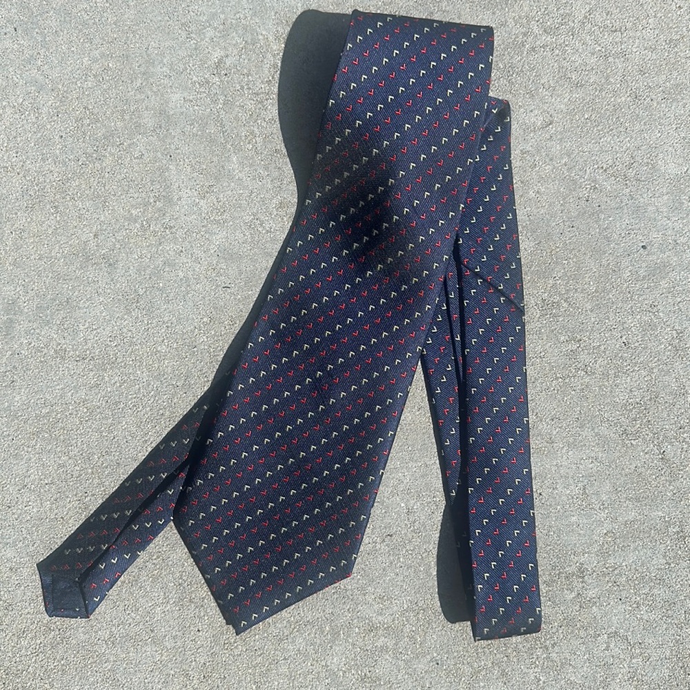 Giorgio Armani navy blue red white arrow tie